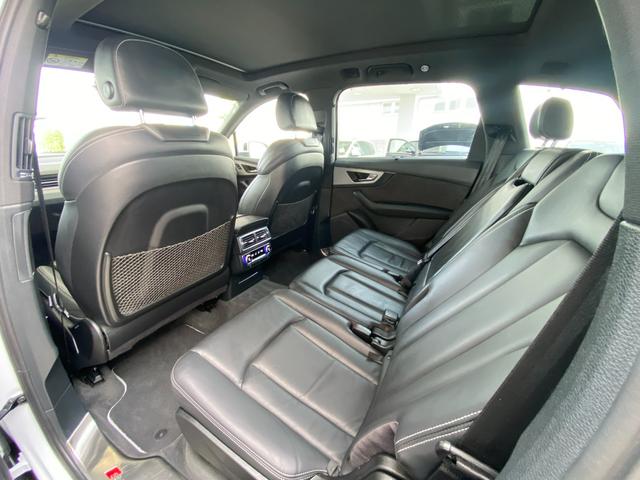 Ｑ７ 　３．０ＴＦＳＩクワトロ　Ｓラインパッケージ／パノラマＳＲ／アダプティブエアサス　／マトリックスＬＥＤ／純正ナビ／アラウンドビューカメラ／ブラックレザーシート／フルセグＴＶ／取説／保証書／スペアキー／（28枚目）