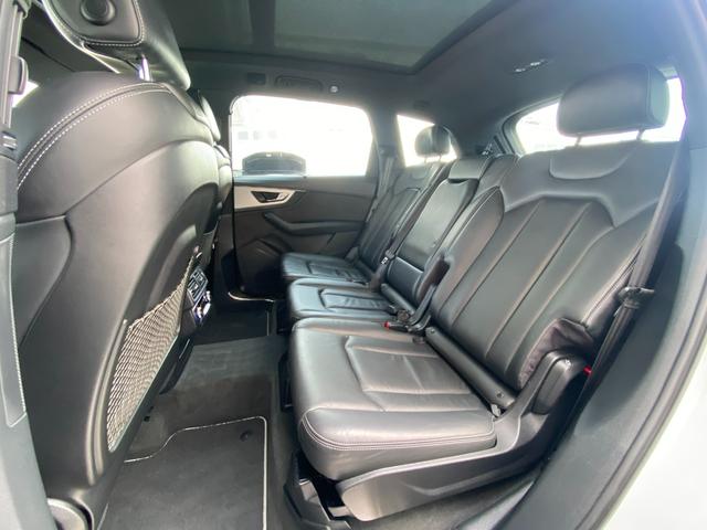 Ｑ７ 　３．０ＴＦＳＩクワトロ　Ｓラインパッケージ／パノラマＳＲ／アダプティブエアサス　／マトリックスＬＥＤ／純正ナビ／アラウンドビューカメラ／ブラックレザーシート／フルセグＴＶ／取説／保証書／スペアキー／（29枚目）