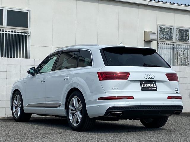 Ｑ７ 　３．０ＴＦＳＩクワトロ　Ｓラインパッケージ／パノラマＳＲ／アダプティブエアサス　／マトリックスＬＥＤ／純正ナビ／アラウンドビューカメラ／ブラックレザーシート／フルセグＴＶ／取説／保証書／スペアキー／（40枚目）