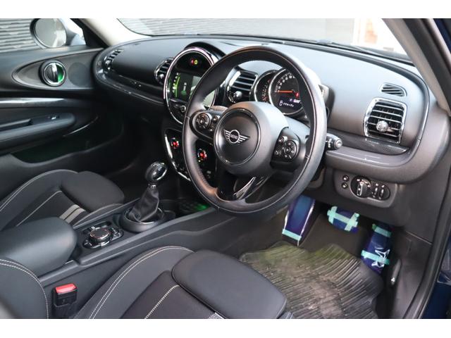 ＭＩＮＩ クーパーＳＤ　クラブマン　当店買取車両　インテリジェントＳ　ＡＣＣ　純正ナビ　ＢＴ　ＵＳＢ　Ｂカメラ　Ｐセンサー　ステアＳ　Ａライト　Ｆ／Ｒフォグ　Ａワイパー　アンビエントライト　純正１７インチＡＷ　ミラー一体型ＥＴＣ　禁煙（9枚目）