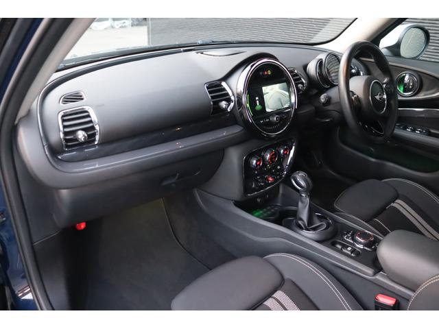ＭＩＮＩ クーパーＳＤ　クラブマン　当店買取車両　インテリジェントＳ　ＡＣＣ　純正ナビ　ＢＴ　ＵＳＢ　Ｂカメラ　Ｐセンサー　ステアＳ　Ａライト　Ｆ／Ｒフォグ　Ａワイパー　アンビエントライト　純正１７インチＡＷ　ミラー一体型ＥＴＣ　禁煙（11枚目）