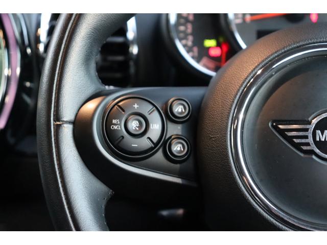 ＭＩＮＩ クーパーＳＤ　クラブマン　当店買取車両　インテリジェントＳ　ＡＣＣ　純正ナビ　ＢＴ　ＵＳＢ　Ｂカメラ　Ｐセンサー　ステアＳ　Ａライト　Ｆ／Ｒフォグ　Ａワイパー　アンビエントライト　純正１７インチＡＷ　ミラー一体型ＥＴＣ　禁煙（27枚目）