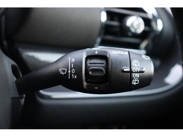 ＭＩＮＩ クーパーＳＤ　クラブマン　当店買取車両　インテリジェントＳ　ＡＣＣ　純正ナビ　ＢＴ　ＵＳＢ　Ｂカメラ　Ｐセンサー　ステアＳ　Ａライト　Ｆ／Ｒフォグ　Ａワイパー　アンビエントライト　純正１７インチＡＷ　ミラー一体型ＥＴＣ　禁煙（29枚目）