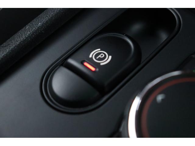 ＭＩＮＩ クーパーＳＤ　クラブマン　当店買取車両　インテリジェントＳ　ＡＣＣ　純正ナビ　ＢＴ　ＵＳＢ　Ｂカメラ　Ｐセンサー　ステアＳ　Ａライト　Ｆ／Ｒフォグ　Ａワイパー　アンビエントライト　純正１７インチＡＷ　ミラー一体型ＥＴＣ　禁煙（42枚目）