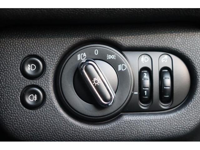 ＭＩＮＩ クーパーＳＤ　クラブマン　当店買取車両　インテリジェントＳ　ＡＣＣ　純正ナビ　ＢＴ　ＵＳＢ　Ｂカメラ　Ｐセンサー　ステアＳ　Ａライト　Ｆ／Ｒフォグ　Ａワイパー　アンビエントライト　純正１７インチＡＷ　ミラー一体型ＥＴＣ　禁煙（49枚目）