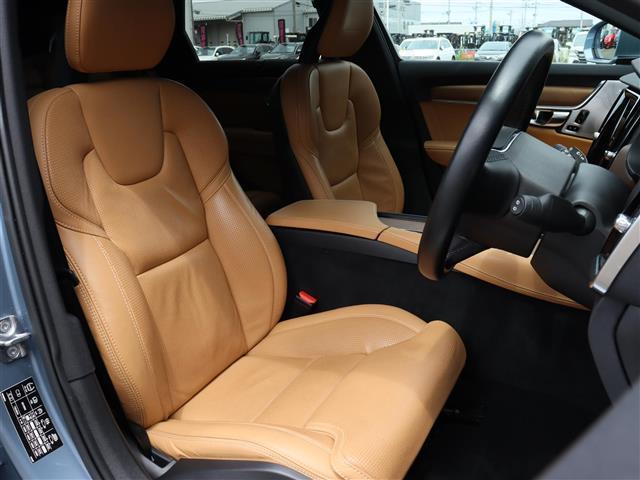 Ｖ９０ Ｔ６　ＡＷＤ　インスクリプション　パノラマＳＲ　Ｂｏｗｅｒｓ＆Ｗｉｌｋｉｎｓ　茶革　アクティブクルーズコントロール　ヘッドアップディスプレイ　ブラインドスポットモニター　レーンキープ　３６０°　純２０ＡＷ　純ナビ　ＬＥＤオートライト（10枚目）