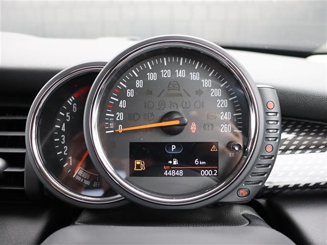 ＭＩＮＩ クーパーＳ　純正ナビ【ＢＴ／ＡＵＸ】カーボン調シートカバー　バックカメラ　ドライビングモードスイッチ　アンビエントライト　ミラー一体型ＥＴＣ　純正１７インチＡＷ　ＬＥＤヘッドライト　純正フロアマット　禁煙車（22枚目）