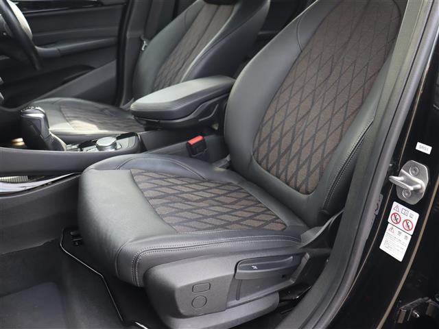 自社での査定に加え、第三者機関に委託し、車両の鑑定を行っております。