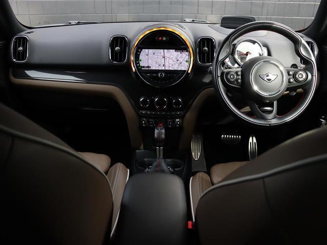 MINI ジョンクーパーワークス クロスオーバー 純正ナビ【BT/USB】インテリジェントセーフティ ヘッドアップディスプレイ アダプティブクルーズコントロール パドルシフト バックカメラ パーキングアシスト レザーシート ドライブレコーダー 禁煙車(2枚目)