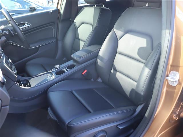 ＧＬＡクラス ＧＬＡ２２０　４マチック　レーダーセーフティＰＫＧ　黒革シート　シートヒーター　パワーテールゲート　アダプティブクルーズコントロール　純正ナビＴＶ　バックカメラ　キーレスゴー　ＥＴＣ　ダイナミックセレクト　アイドリングストップ（8枚目）