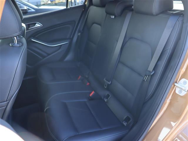ＧＬＡクラス ＧＬＡ２２０　４マチック　レーダーセーフティＰＫＧ　黒革シート　シートヒーター　パワーテールゲート　アダプティブクルーズコントロール　純正ナビＴＶ　バックカメラ　キーレスゴー　ＥＴＣ　ダイナミックセレクト　アイドリングストップ（10枚目）