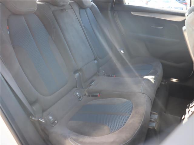 ２シリーズ ２２５ｉ　ｘＤｒｉｖｅアクティブツアラー　Ｍスポーツ　インテリジェントセーフティ　パワーシート　シートヒーター　純正ナビ　バックカメラ　コンフォートアクセス　パワーテールゲート　パドルシフト　コーナーセンサー　パーキングアシスト　ミラー型ＥＴＣ　ＬＥＤ（11枚目）