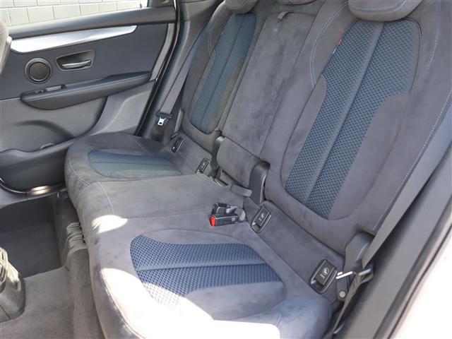 ２シリーズ ２２５ｉ　ｘＤｒｉｖｅアクティブツアラー　Ｍスポーツ　インテリジェントセーフティ　パワーシート　シートヒーター　純正ナビ　バックカメラ　コンフォートアクセス　パワーテールゲート　パドルシフト　コーナーセンサー　パーキングアシスト　ミラー型ＥＴＣ　ＬＥＤ（12枚目）