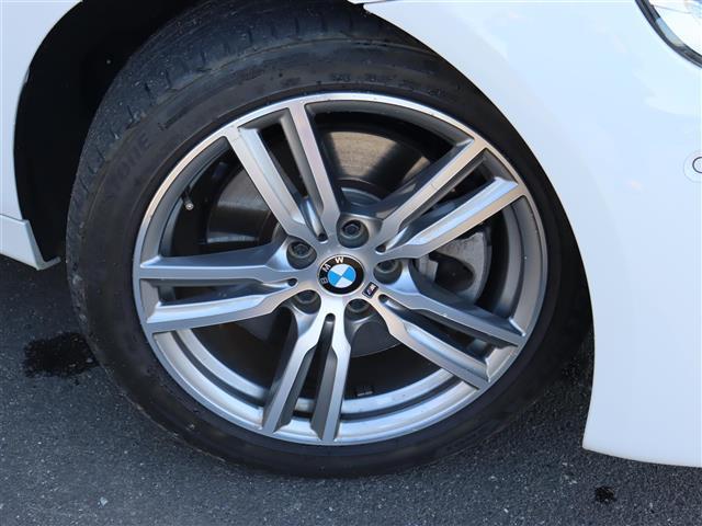 ２シリーズ ２２５ｉ　ｘＤｒｉｖｅアクティブツアラー　Ｍスポーツ　インテリジェントセーフティ　パワーシート　シートヒーター　純正ナビ　バックカメラ　コンフォートアクセス　パワーテールゲート　パドルシフト　コーナーセンサー　パーキングアシスト　ミラー型ＥＴＣ　ＬＥＤ（17枚目）