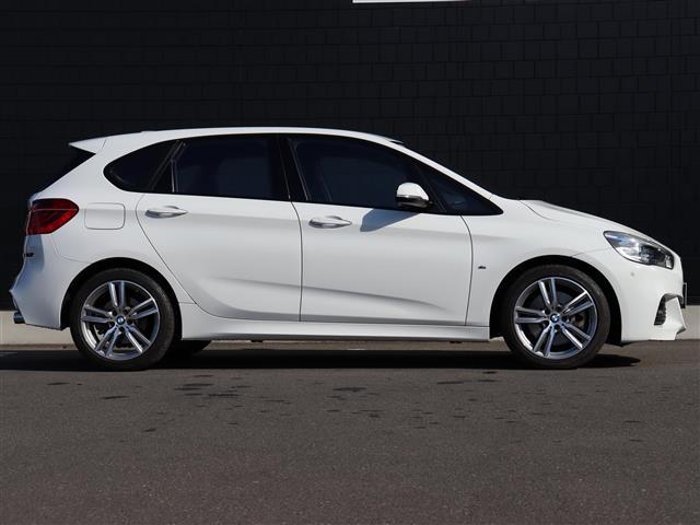 ２シリーズ ２２５ｉ　ｘＤｒｉｖｅアクティブツアラー　Ｍスポーツ　インテリジェントセーフティ　パワーシート　シートヒーター　純正ナビ　バックカメラ　コンフォートアクセス　パワーテールゲート　パドルシフト　コーナーセンサー　パーキングアシスト　ミラー型ＥＴＣ　ＬＥＤ（37枚目）