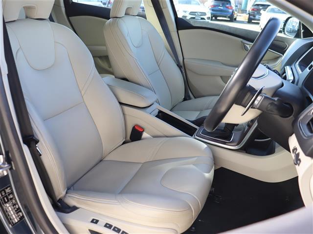 V40 クロスカントリー T5 AWDクラシックエディション 純正ナビ【BT/フルセグTV/HDD】ガラスルーフ 白レザーシート アダプティブクルーズコントロール パドルシフト シティセーフティ バックカメラ レーンキーピングエイド シートヒーター 禁煙車(9枚目)