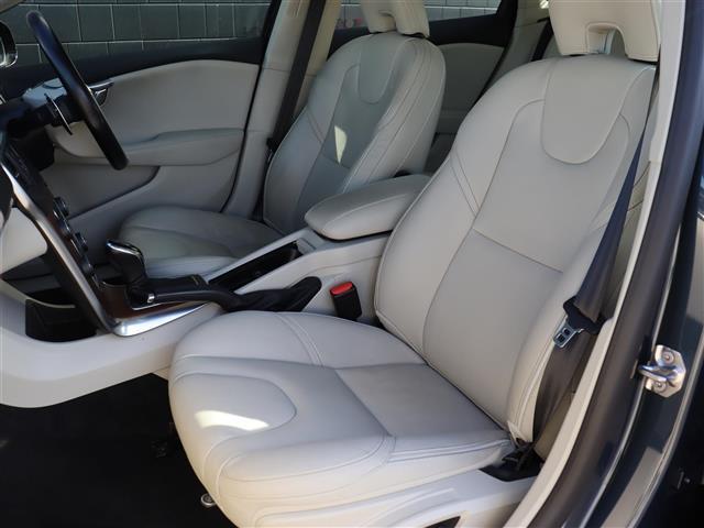 V40 クロスカントリー T5 AWDクラシックエディション 純正ナビ【BT/フルセグTV/HDD】ガラスルーフ 白レザーシート アダプティブクルーズコントロール パドルシフト シティセーフティ バックカメラ レーンキーピングエイド シートヒーター 禁煙車(11枚目)