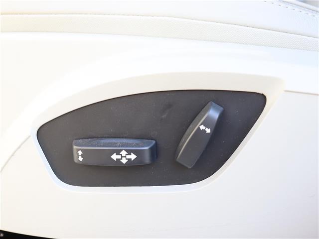 V40 クロスカントリー T5 AWDクラシックエディション 純正ナビ【BT/フルセグTV/HDD】ガラスルーフ 白レザーシート アダプティブクルーズコントロール パドルシフト シティセーフティ バックカメラ レーンキーピングエイド シートヒーター 禁煙車(12枚目)