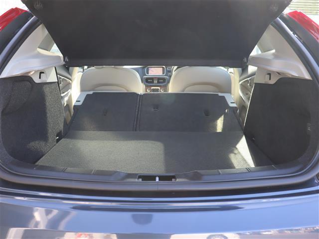 V40 クロスカントリー T5 AWDクラシックエディション 純正ナビ【BT/フルセグTV/HDD】ガラスルーフ 白レザーシート アダプティブクルーズコントロール パドルシフト シティセーフティ バックカメラ レーンキーピングエイド シートヒーター 禁煙車(16枚目)