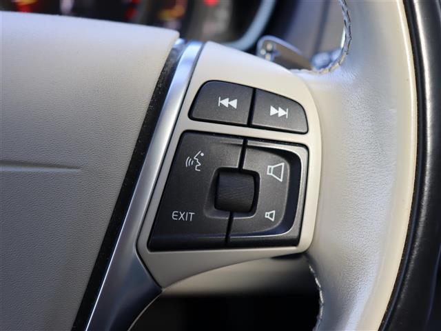 V40 クロスカントリー T5 AWDクラシックエディション 純正ナビ【BT/フルセグTV/HDD】ガラスルーフ 白レザーシート アダプティブクルーズコントロール パドルシフト シティセーフティ バックカメラ レーンキーピングエイド シートヒーター 禁煙車(22枚目)