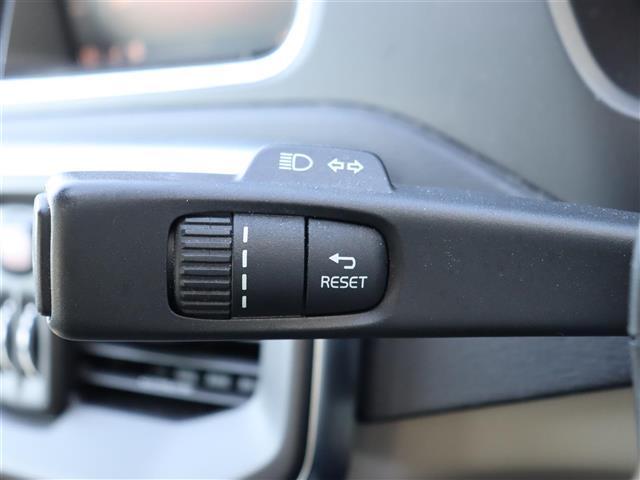 V40 クロスカントリー T5 AWDクラシックエディション 純正ナビ【BT/フルセグTV/HDD】ガラスルーフ 白レザーシート アダプティブクルーズコントロール パドルシフト シティセーフティ バックカメラ レーンキーピングエイド シートヒーター 禁煙車(26枚目)