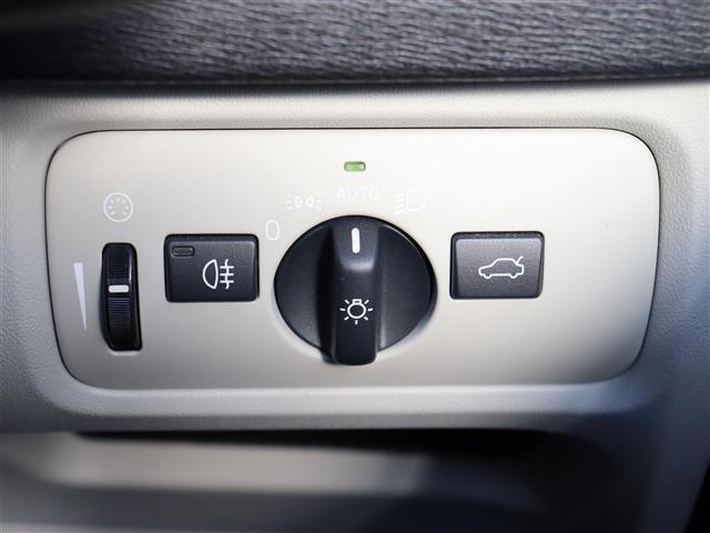 V40 クロスカントリー T5 AWDクラシックエディション 純正ナビ【BT/フルセグTV/HDD】ガラスルーフ 白レザーシート アダプティブクルーズコントロール パドルシフト シティセーフティ バックカメラ レーンキーピングエイド シートヒーター 禁煙車(29枚目)