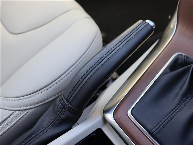 V40 クロスカントリー T5 AWDクラシックエディション 純正ナビ【BT/フルセグTV/HDD】ガラスルーフ 白レザーシート アダプティブクルーズコントロール パドルシフト シティセーフティ バックカメラ レーンキーピングエイド シートヒーター 禁煙車(32枚目)