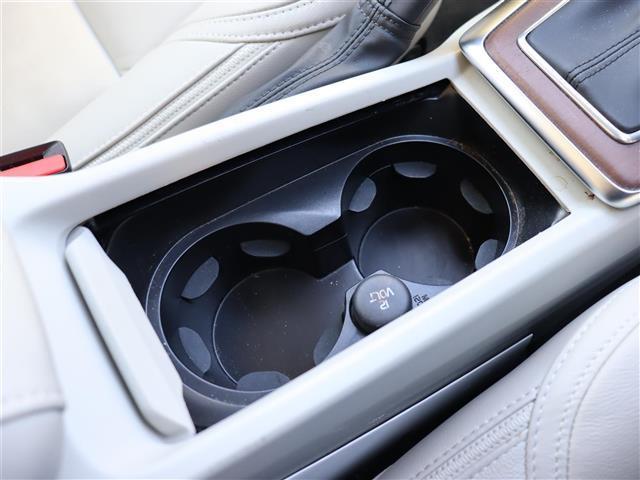 V40 クロスカントリー T5 AWDクラシックエディション 純正ナビ【BT/フルセグTV/HDD】ガラスルーフ 白レザーシート アダプティブクルーズコントロール パドルシフト シティセーフティ バックカメラ レーンキーピングエイド シートヒーター 禁煙車(33枚目)