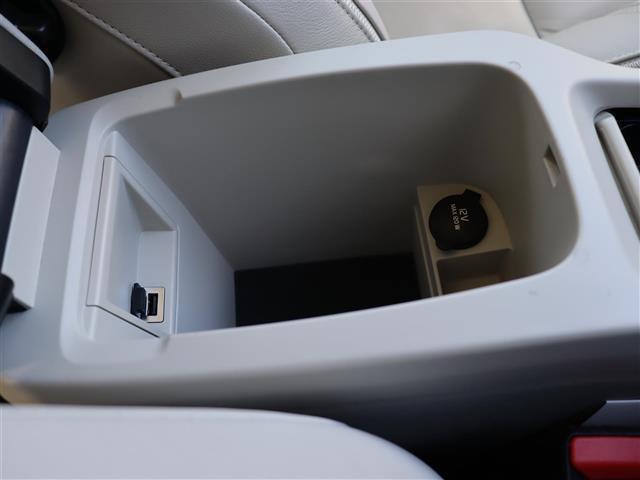 V40 クロスカントリー T5 AWDクラシックエディション 純正ナビ【BT/フルセグTV/HDD】ガラスルーフ 白レザーシート アダプティブクルーズコントロール パドルシフト シティセーフティ バックカメラ レーンキーピングエイド シートヒーター 禁煙車(34枚目)