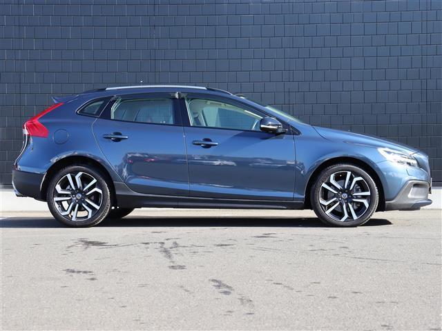 V40 クロスカントリー T5 AWDクラシックエディション 純正ナビ【BT/フルセグTV/HDD】ガラスルーフ 白レザーシート アダプティブクルーズコントロール パドルシフト シティセーフティ バックカメラ レーンキーピングエイド シートヒーター 禁煙車(40枚目)