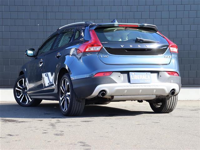 V40 クロスカントリー T5 AWDクラシックエディション 純正ナビ【BT/フルセグTV/HDD】ガラスルーフ 白レザーシート アダプティブクルーズコントロール パドルシフト シティセーフティ バックカメラ レーンキーピングエイド シートヒーター 禁煙車(44枚目)