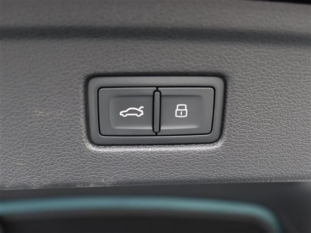 A5スポーツバック 2.0TFSIスポーツ Sラインパッケージ 純正ナビ【BT/CD/DVD/フルセグTV/AUX】バーチャルコックピット バックカメラ パーキングアシスト アダプティブクルーズコントロール シートヒーター パドルシフト(12枚目)