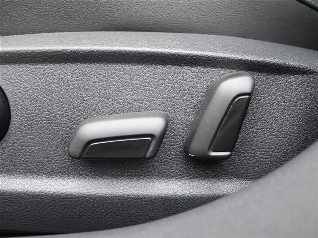 パサートヴァリアント ＴＤＩ　Ｒライン　純正ナビ【ＢＴ／フルセグＴＶ】バーチャルコックピット　ヘッドアップディスプレイ　３６０°カメラ　レザーシート　パワーバックドア　アダプティブクルーズコントロール　パドルシフト　シートヒーター　禁煙車（11枚目）