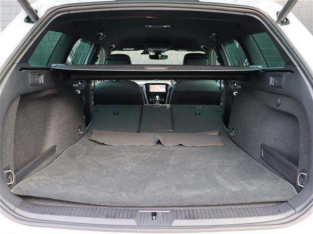 パサートヴァリアント ＴＤＩ　Ｒライン　純正ナビ【ＢＴ／フルセグＴＶ】バーチャルコックピット　ヘッドアップディスプレイ　３６０°カメラ　レザーシート　パワーバックドア　アダプティブクルーズコントロール　パドルシフト　シートヒーター　禁煙車（16枚目）