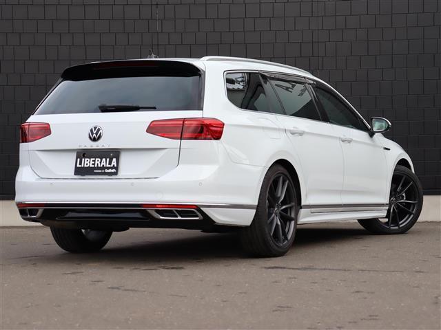 パサートヴァリアント ＴＤＩ　Ｒライン　純正ナビ【ＢＴ／フルセグＴＶ】バーチャルコックピット　ヘッドアップディスプレイ　３６０°カメラ　レザーシート　パワーバックドア　アダプティブクルーズコントロール　パドルシフト　シートヒーター　禁煙車（20枚目）