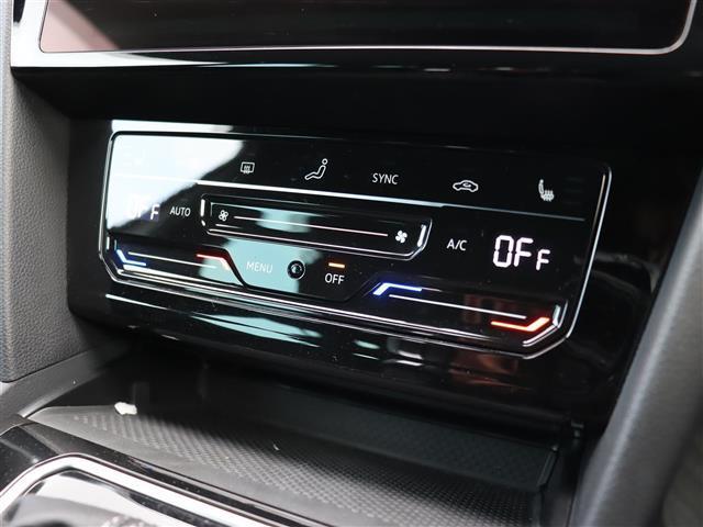 パサートヴァリアント ＴＤＩ　Ｒライン　純正ナビ【ＢＴ／フルセグＴＶ】バーチャルコックピット　ヘッドアップディスプレイ　３６０°カメラ　レザーシート　パワーバックドア　アダプティブクルーズコントロール　パドルシフト　シートヒーター　禁煙車（28枚目）
