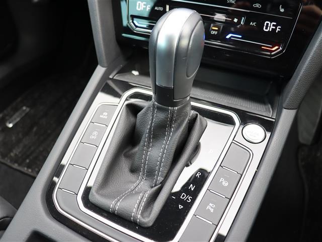 パサートヴァリアント ＴＤＩ　Ｒライン　純正ナビ【ＢＴ／フルセグＴＶ】バーチャルコックピット　ヘッドアップディスプレイ　３６０°カメラ　レザーシート　パワーバックドア　アダプティブクルーズコントロール　パドルシフト　シートヒーター　禁煙車（30枚目）