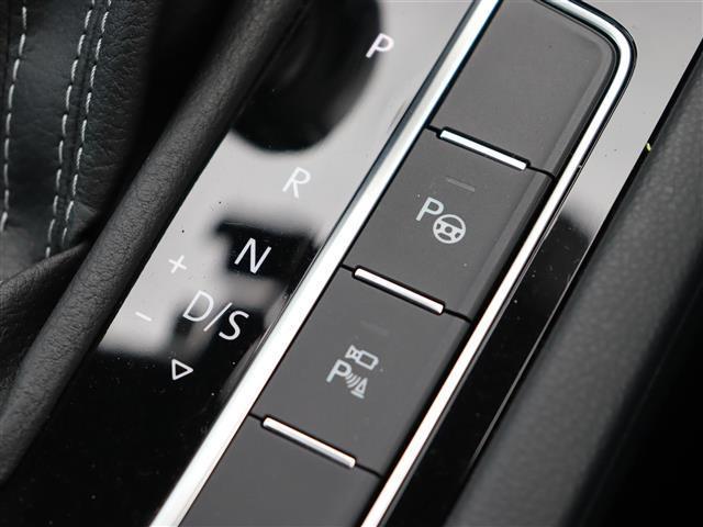 パサートヴァリアント ＴＤＩ　Ｒライン　純正ナビ【ＢＴ／フルセグＴＶ】バーチャルコックピット　ヘッドアップディスプレイ　３６０°カメラ　レザーシート　パワーバックドア　アダプティブクルーズコントロール　パドルシフト　シートヒーター　禁煙車（31枚目）