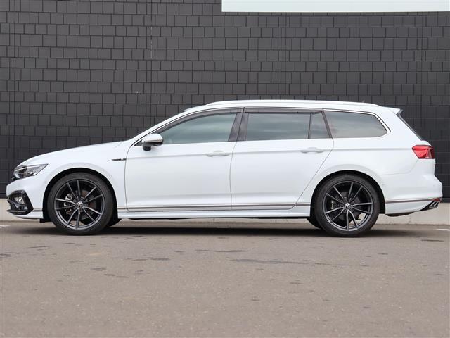 パサートヴァリアント ＴＤＩ　Ｒライン　純正ナビ【ＢＴ／フルセグＴＶ】バーチャルコックピット　ヘッドアップディスプレイ　３６０°カメラ　レザーシート　パワーバックドア　アダプティブクルーズコントロール　パドルシフト　シートヒーター　禁煙車（42枚目）