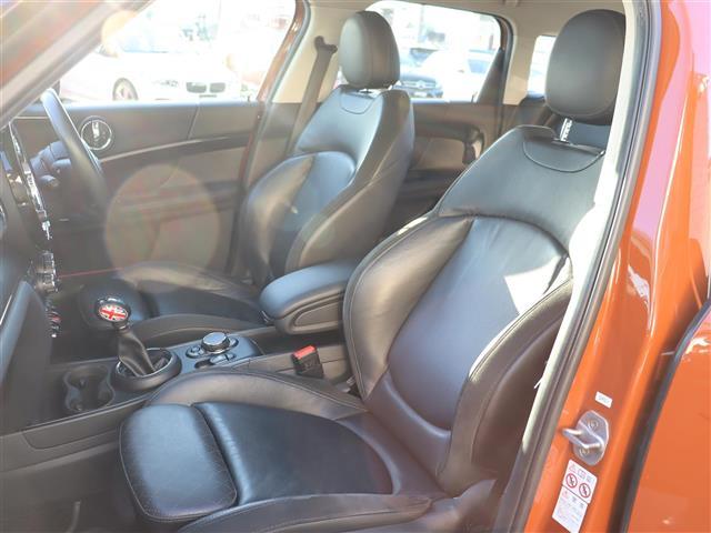 ＭＩＮＩ クーパーＤ　クロスオーバー　サンルーフ☆純正ディーラーナビ☆バックカメラ☆ヘッドアップディスプレイ☆ハーフレザーシート☆前席パワーシート☆前席シートヒーター☆ｈａｒｍａｎ　ｋａｒｄｏｎ（9枚目）