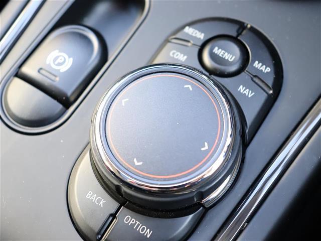 ＭＩＮＩ クーパーＤ　クロスオーバー　サンルーフ☆純正ディーラーナビ☆バックカメラ☆ヘッドアップディスプレイ☆ハーフレザーシート☆前席パワーシート☆前席シートヒーター☆ｈａｒｍａｎ　ｋａｒｄｏｎ（29枚目）