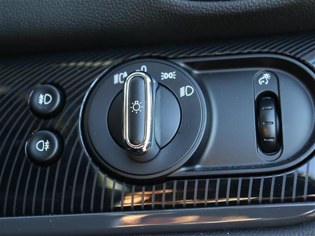 ＭＩＮＩ クーパーＤ　クロスオーバー　サンルーフ☆純正ディーラーナビ☆バックカメラ☆ヘッドアップディスプレイ☆ハーフレザーシート☆前席パワーシート☆前席シートヒーター☆ｈａｒｍａｎ　ｋａｒｄｏｎ（33枚目）