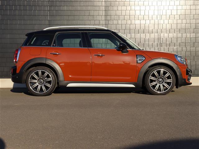 ＭＩＮＩ クーパーＤ　クロスオーバー　サンルーフ☆純正ディーラーナビ☆バックカメラ☆ヘッドアップディスプレイ☆ハーフレザーシート☆前席パワーシート☆前席シートヒーター☆ｈａｒｍａｎ　ｋａｒｄｏｎ（39枚目）