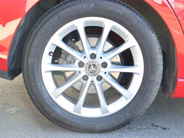 Bクラス B180 レーダーセーフティPKG パノラマスライディングルーフ 純正ナビ【BT/USB】ワイヤレス充電 360°カメラ ヘッドアップディスプレイ パワーバックドア レザーシート ACC シートヒーター 禁煙車(18枚目)