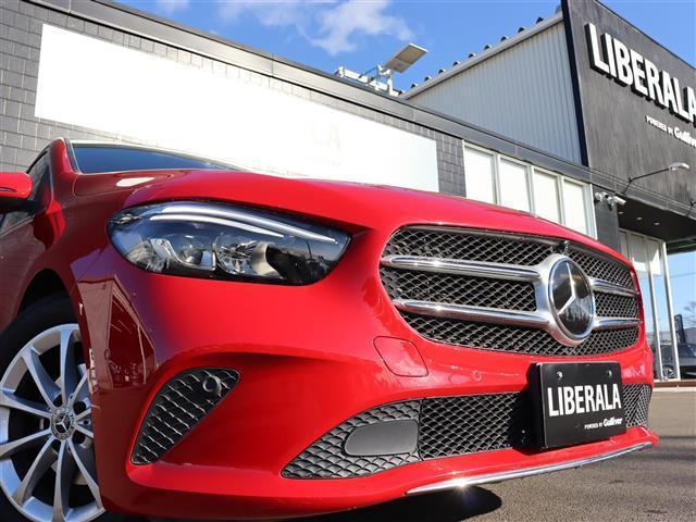 Bクラス B180 レーダーセーフティPKG パノラマスライディングルーフ 純正ナビ【BT/USB】ワイヤレス充電 360°カメラ ヘッドアップディスプレイ パワーバックドア レザーシート ACC シートヒーター 禁煙車(19枚目)