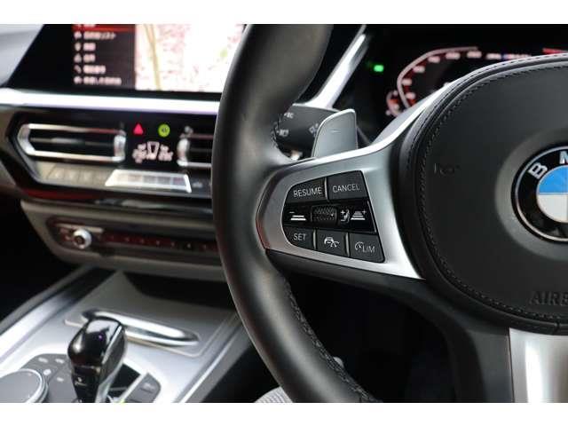 Ｍ４０ｉ　ドライビングアシスト　パーキングアシスト　イノベーションパッケージ　ＨＵＤ　赤レザー　コンフォートアクセス　ＨＤＤナビ（Ｓｐｏｔｉｆｙ／ＢＴ／ラジオ）バックカメラ　アンビエントライト　ワイヤレス充電(26枚目)