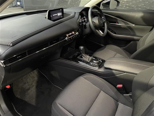 ＣＸ－３０ ２０Ｓ　ブラックトーンエディション　当店買取車両　１オナ　ＡＣＣ　ＢＳＭ　ＨＵＤ　純正ナビ　ＣａｒＰｌａｙ　地デジ　ＢＴ　ＨＤＭＩ　３６０°　シートＨ　Ｐシート　ＬＥＤ　Ａハイビーム　Ａホールド　Ｐシフト　純正１８インチＡＷ　ＥＴＣ（5枚目）