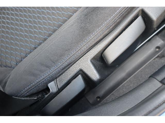 マットブラックにホワイトのＬＩＢＥＲＡＬＡのロゴの建物と看板が目印です。