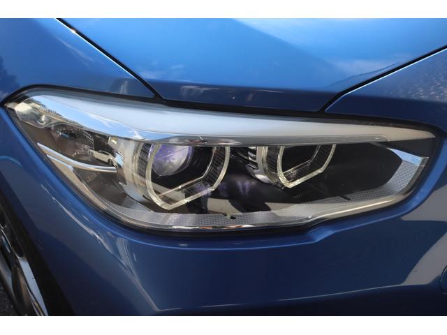 マットブラックにホワイトのＬＩＢＥＲＡＬＡのロゴの建物と看板が目印です。