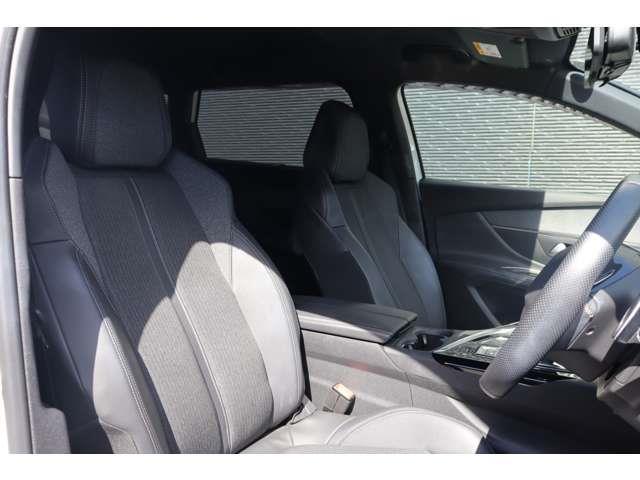 ５００８ ＧＴライン　ブルーＨＤｉ　１オナ　衝突軽減　ＡＣＣ　ＢＳＭ　純正ディスプレイＡ　ＣａｒＰｌａｙ　ＢＴ　ワイヤレス充電　Ｂカメラ　コーナーＳ　半革　シートＨ　Ｐシート　ステアＳ　Ｐシフト　純１８インチＡＷ　純ドアバイザー　ＥＴＣ（4枚目）